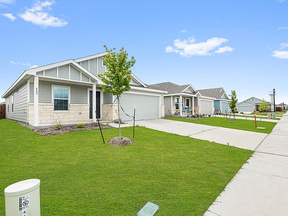 3rd image of 423 Moray Dr