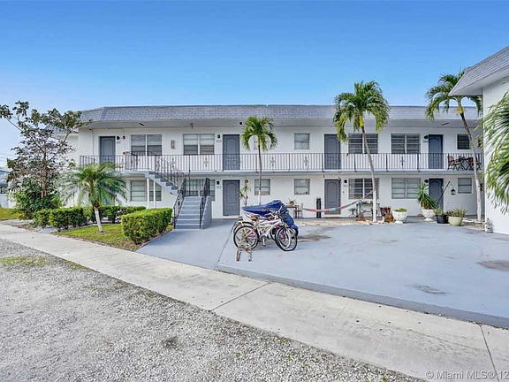 2nd image of 114 SE 8th St #101