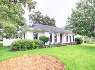 1017 Dominion Dr, Hanahan, SC 29410