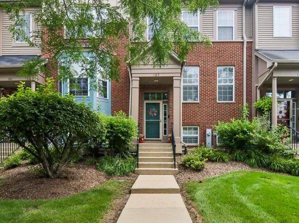 105 Station Park Cir, Grayslake, IL 60030