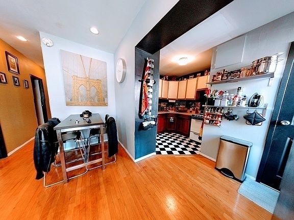 4th image of 214 1st Ave #12D