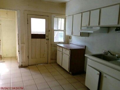 2nd image of 1111 18th Ave