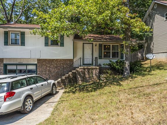 2nd image of 1205 Berry Dr