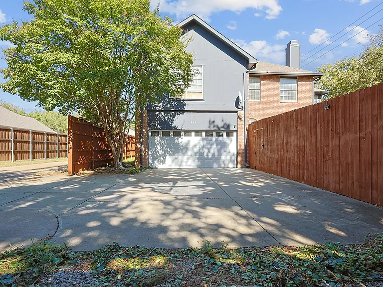 501 Halifax Ln — Photo 36