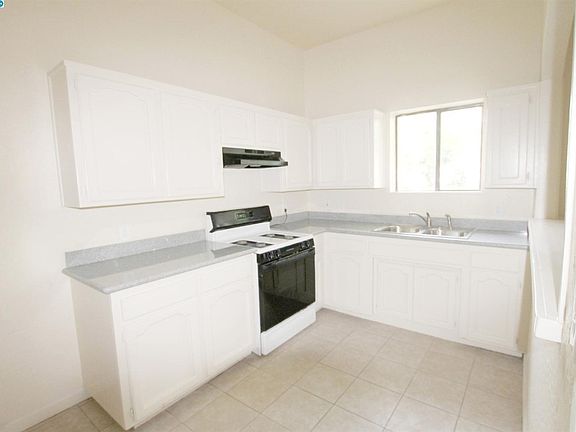 3rd image of 108 W Vine Avenue
