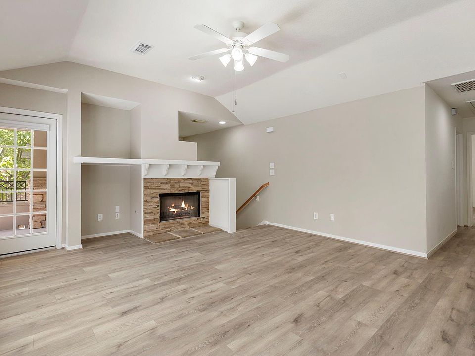 1st image of 67 Woodlily Pl