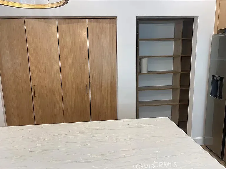 3 bed, 1004 sqft, $4,200 — Photo 4