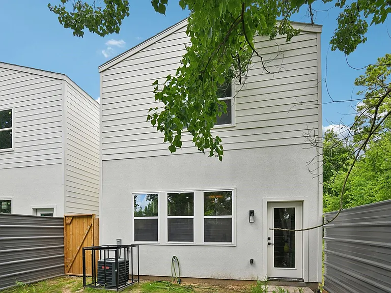 6808 Madrid St — Photo 45