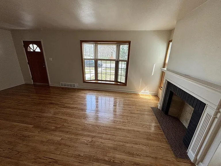 W63N399 Hillcrest Ave — Photo 17