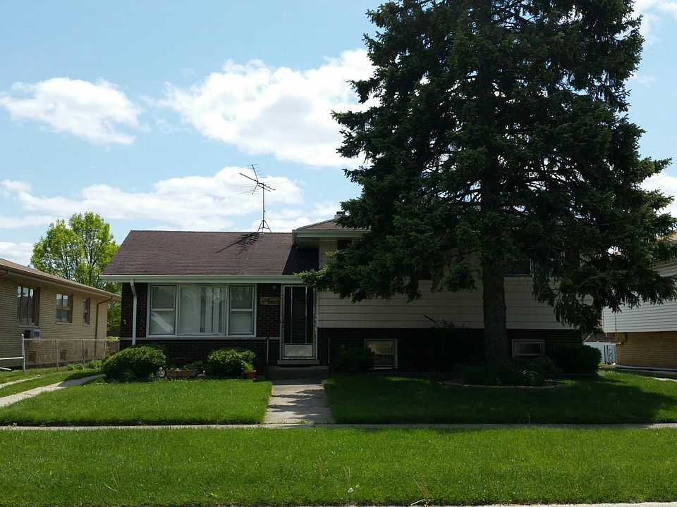 1st image of 5609 W 102nd St