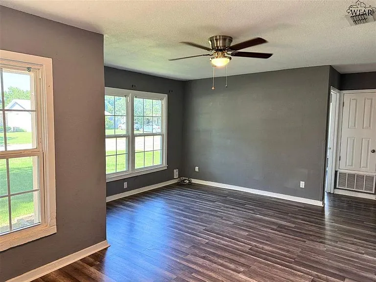 2949 Cunningham Dr — Photo 5