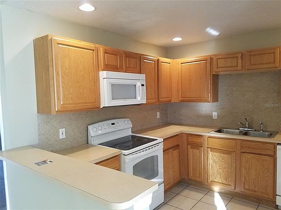 2nd image of 1703 Casuarina Ln