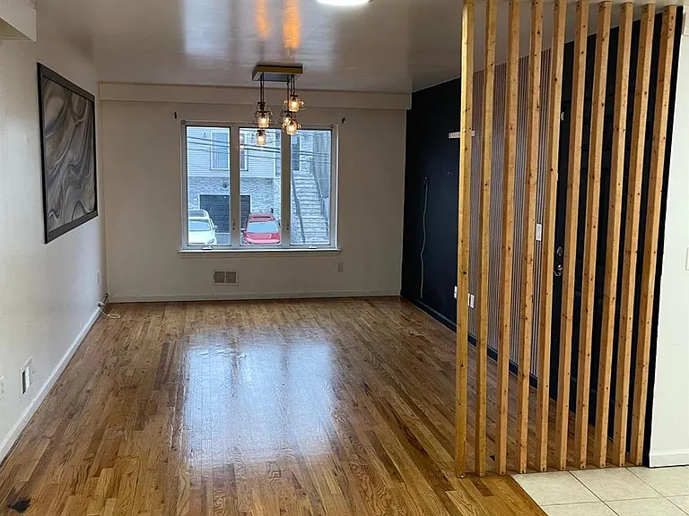 1089 Magnolia Ave — Photo 4