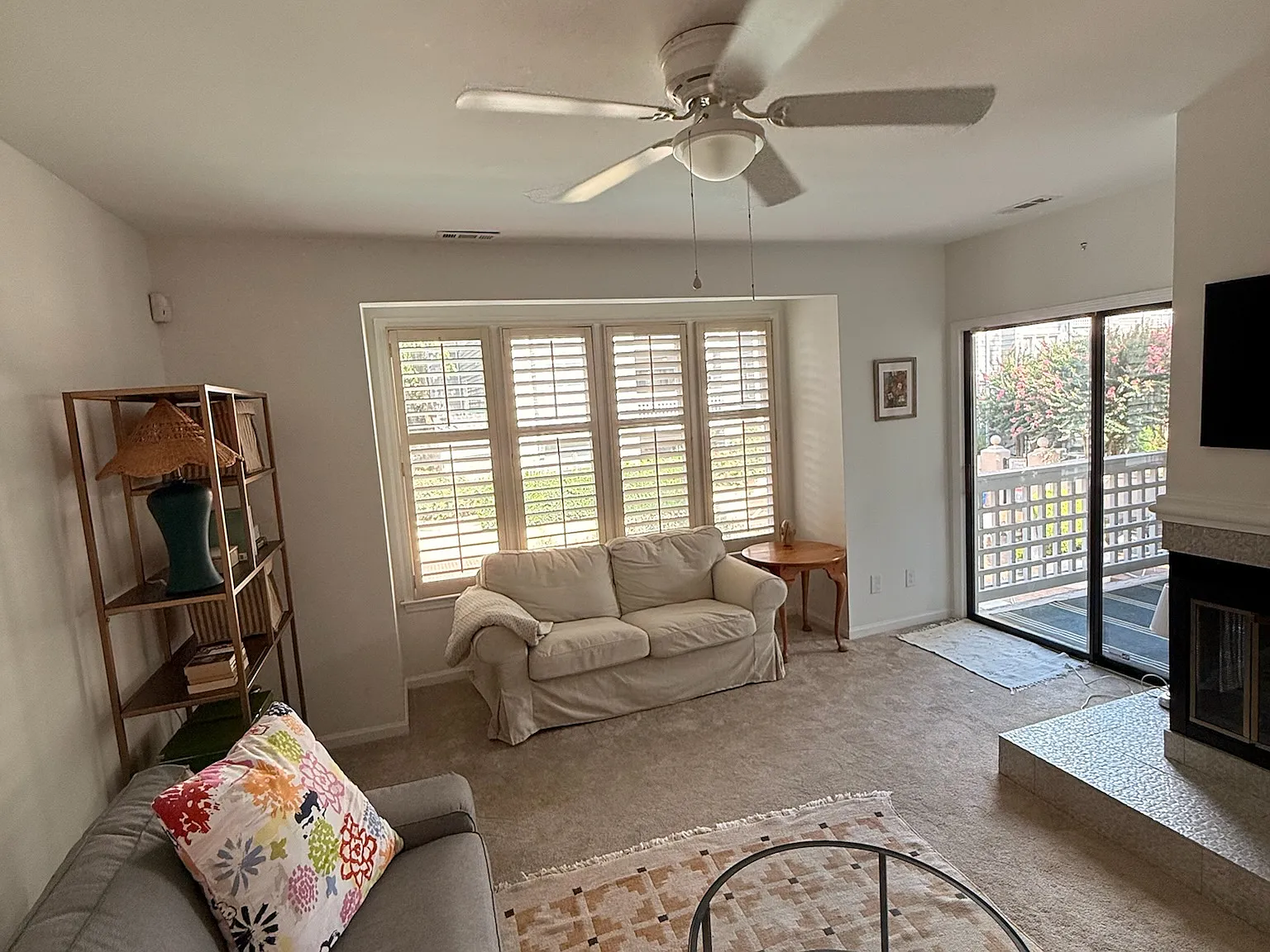 2 bed, 1.5 bath, 894 sqft, $2,400 — Photo 3