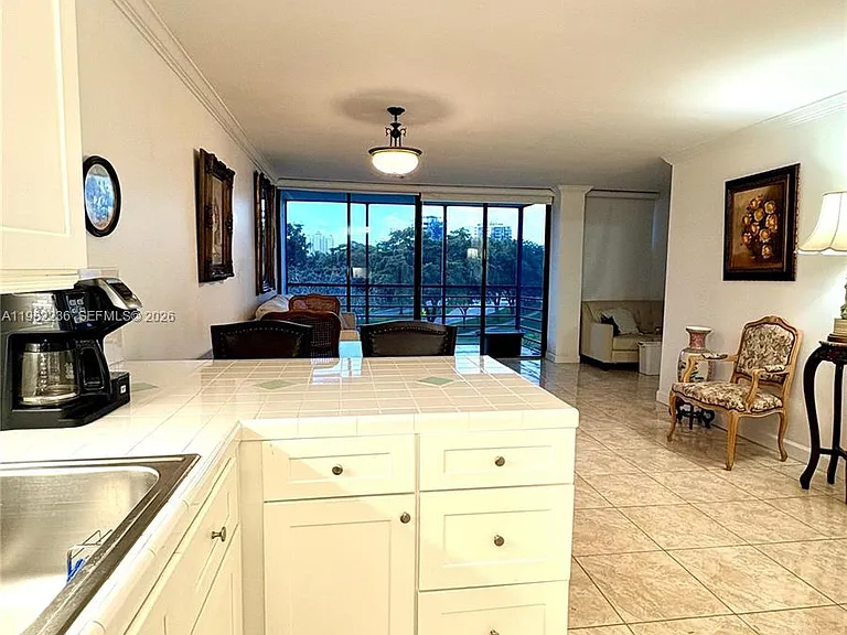 20500 W Country Club Dr #410 — Photo 8