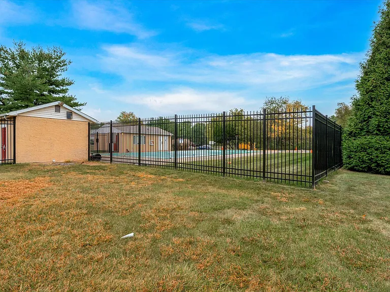 1112 Whitpain Hls — Photo 16