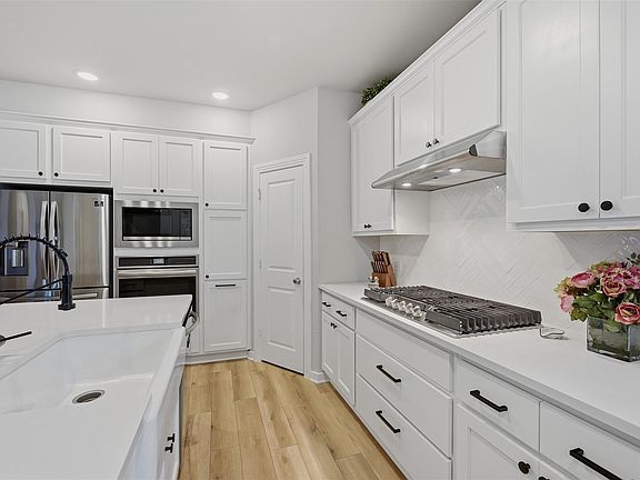 5th image of 3913 Southbend Ct