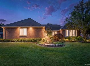 22702 Brantingham Rd, Macomb, MI 48044
