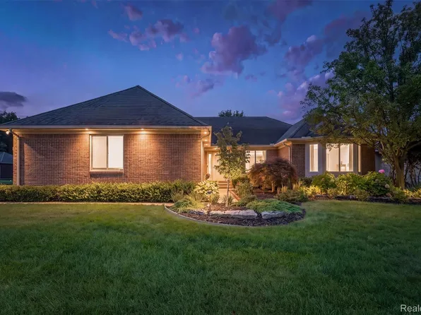 22702 Brantingham Rd, Macomb, MI 48044
