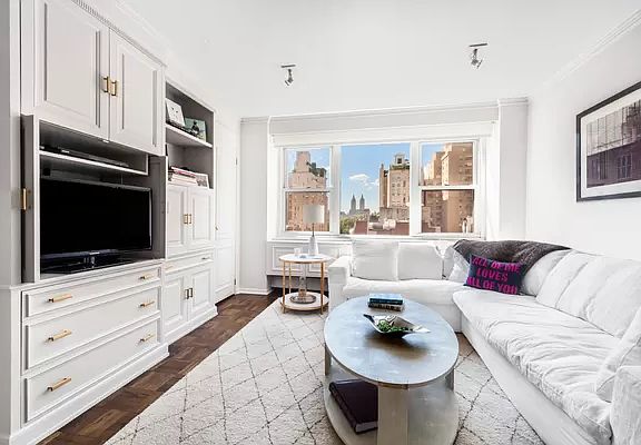 3rd image of 35 E 75th St #10C