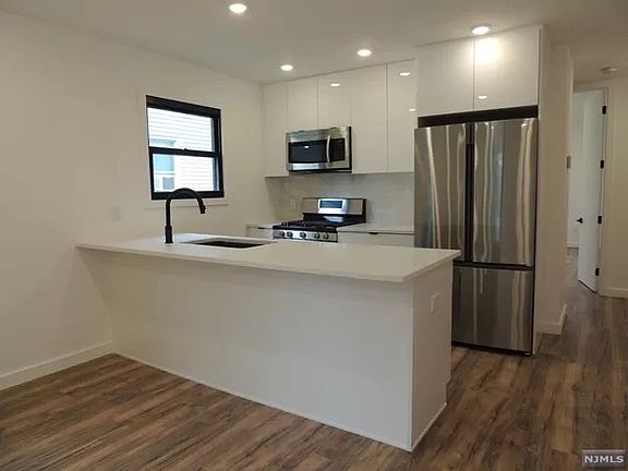 Spacious Kitchen quartz countertops stainless appliances