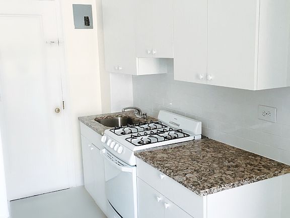 4th image of 820 W End Ave APT 11D
