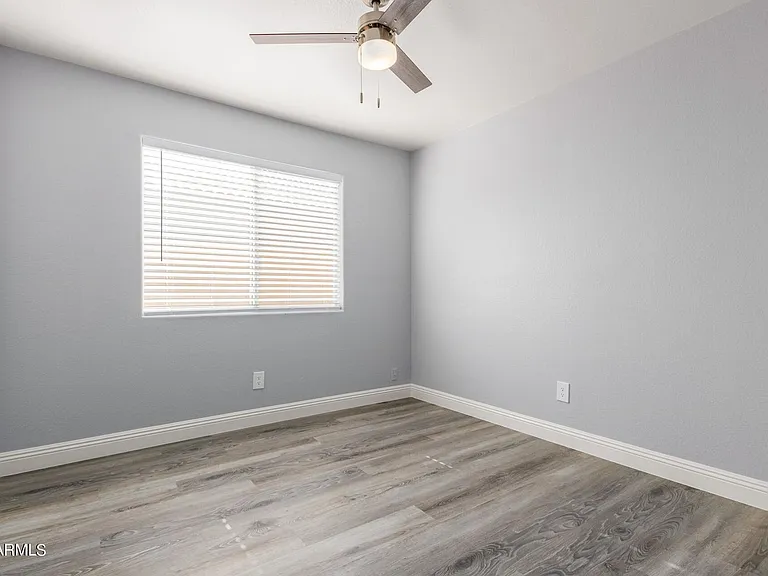 109 W Helena Dr — Photo 23