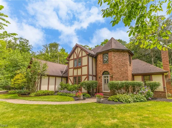 12115 Privacy Ln, Chesterland, OH 44026