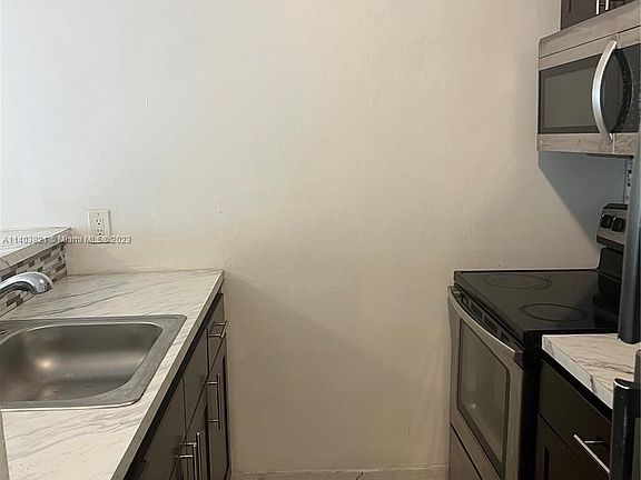 3rd image of 1225 NE 124th St APT 31B