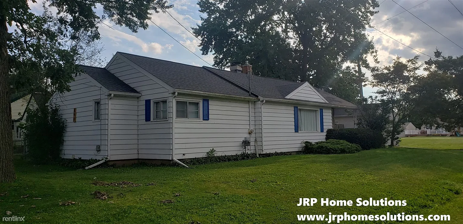 898 Bryant Ave photo 1