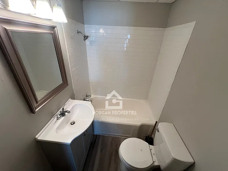 917 E 8th St #1 — Photo 10