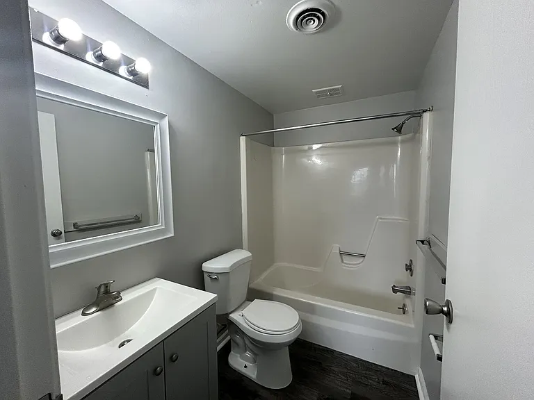 Secor Flats — Photo 53