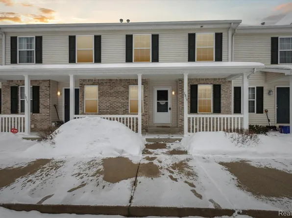 1915 Redbud Ln, Lansing, MI 48917