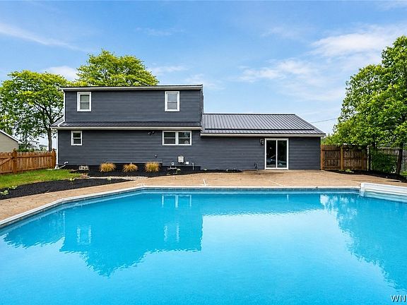 4th image of 39 Long Beach Ln