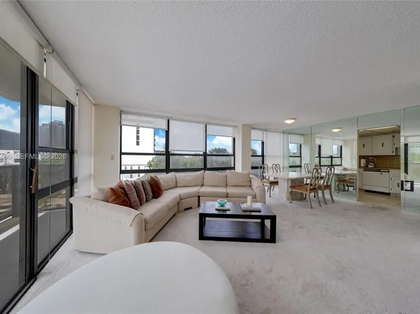 600 NE 36th St APT 421, Miami, FL 33137