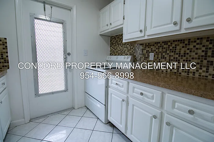 2537 Lincoln St #14 — Photo 7
