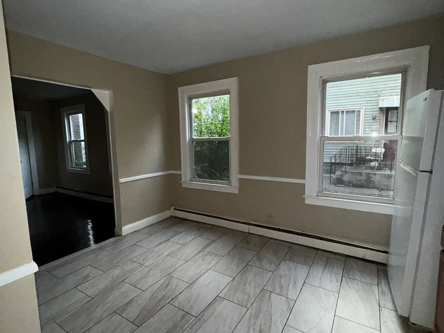 4 bed, 2.5 bath, 2916 sqft, $2,300 — Photo 3