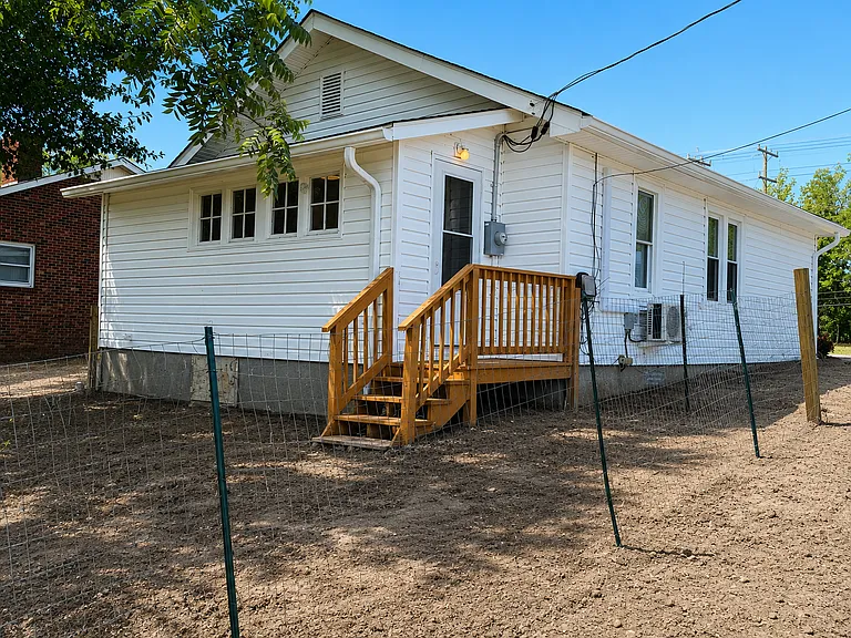 1878 Sparta Rd — Photo 3
