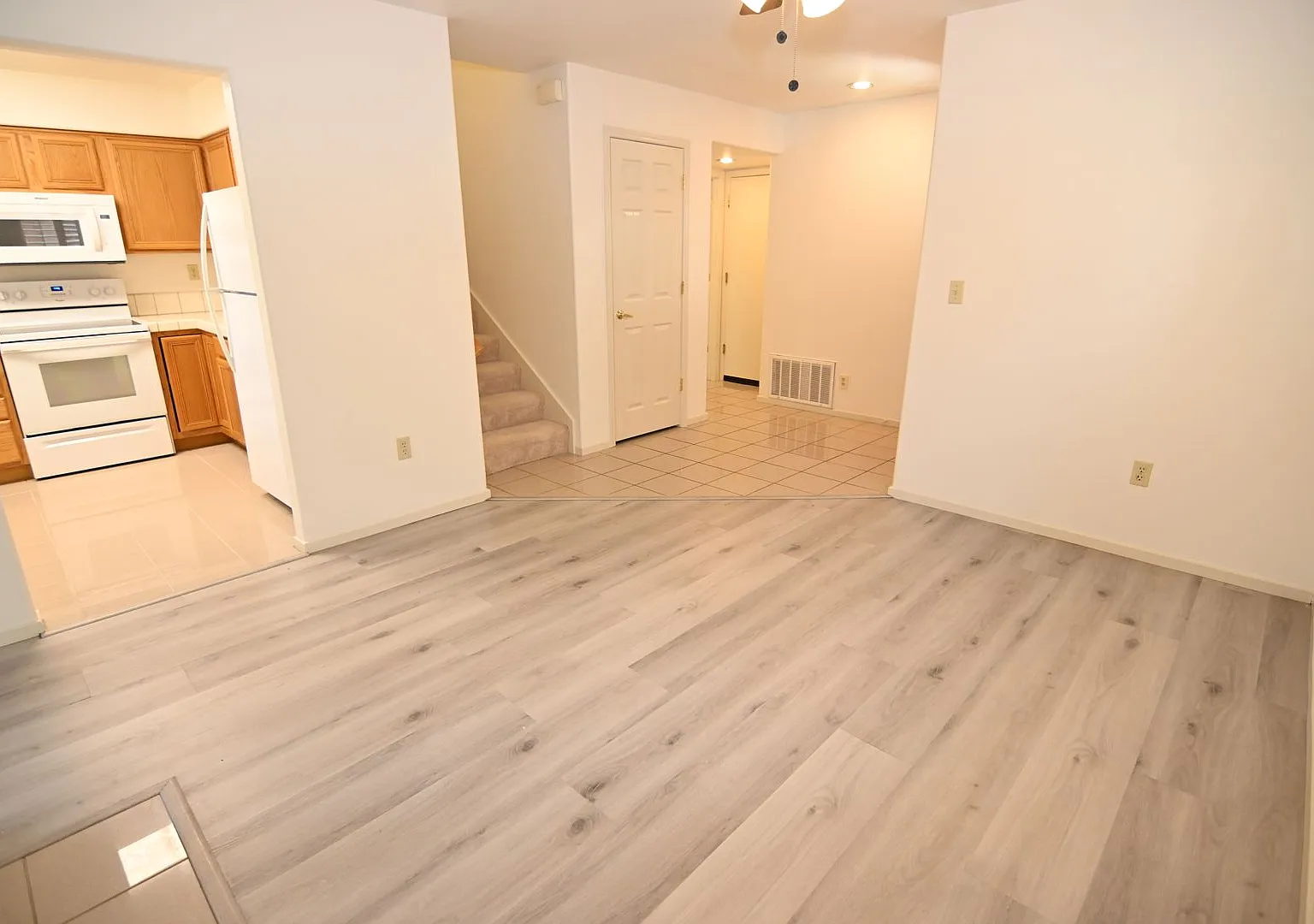 3 bed 2.5 bath 2 story home in gated community! This is a pet-friendly home! 1105 Vista Pointe Ci... — Photo 4