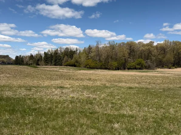 2230 Clubhouse Dr, Lake City, MN 55041