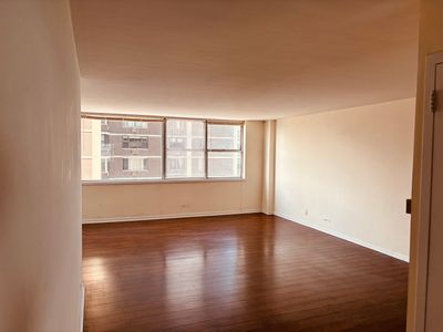 6301 N Sheridan Rd, Chicago, IL, 60660