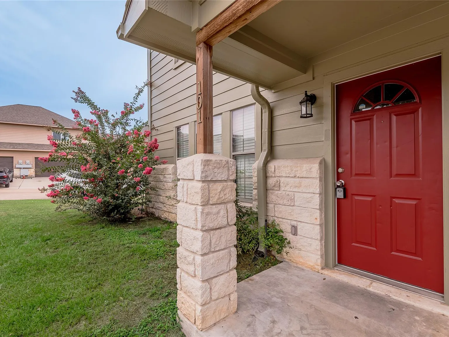 3 bed, 3.0 bath, 1382 sqft, $1,500 — Photo 3