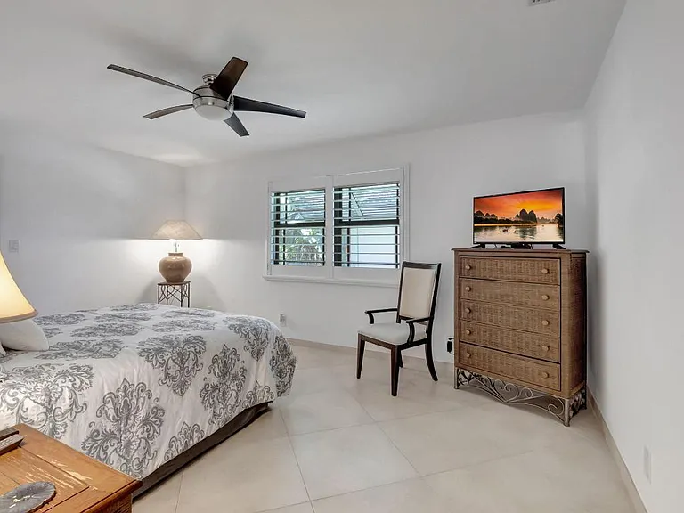 902 Foxpointe Cir — Photo 31