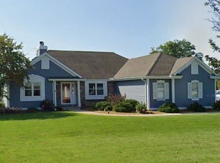 N64W13863 Cobblestone Dr, Menomonee Falls, WI 53051