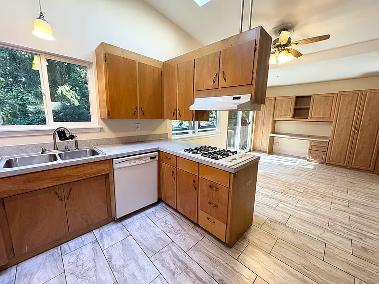 405 156th Pl NE — Photo 8