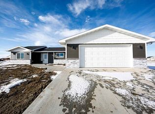 162 Mulberry Loop, Minot, ND 58703