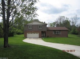 1067 Sellman Dr, Akron, OH 44333