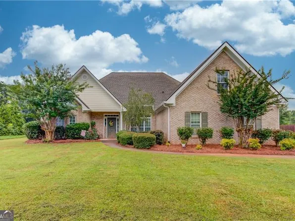 184 Station Dr, Pendergrass, GA 30567