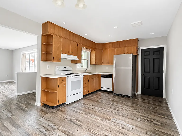 534 E New St — Photo 9