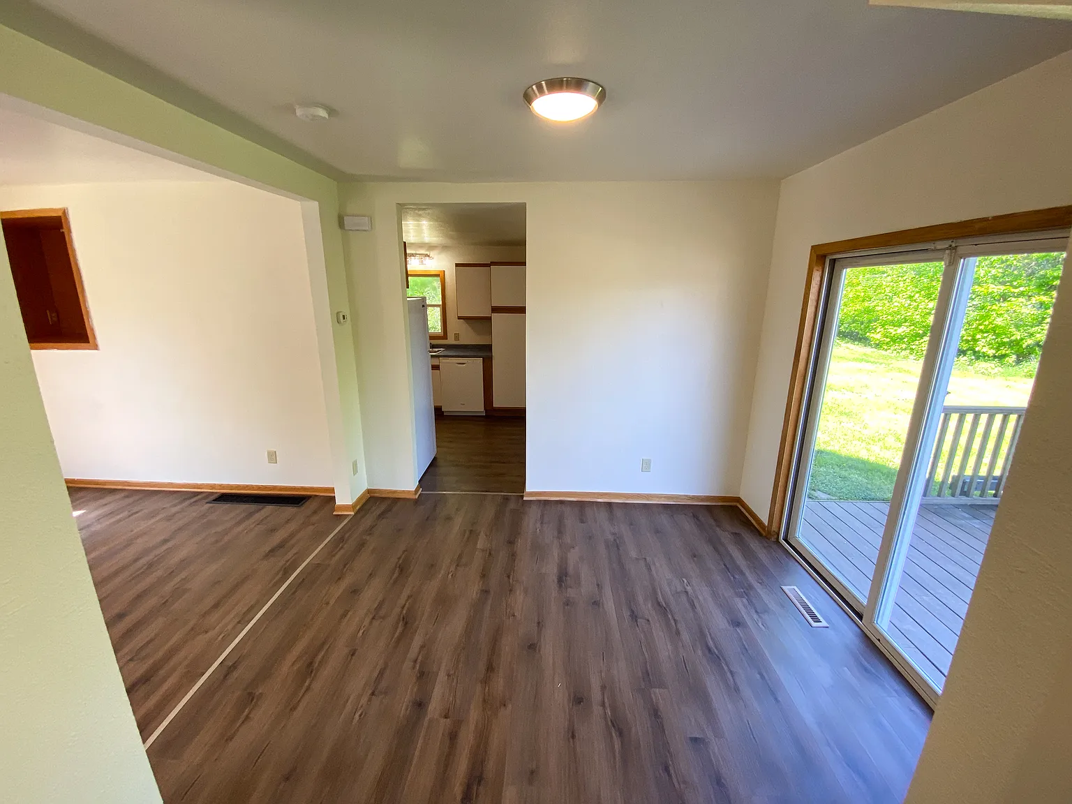 3 bed, 1169 sqft, $1,727 — Photo 2